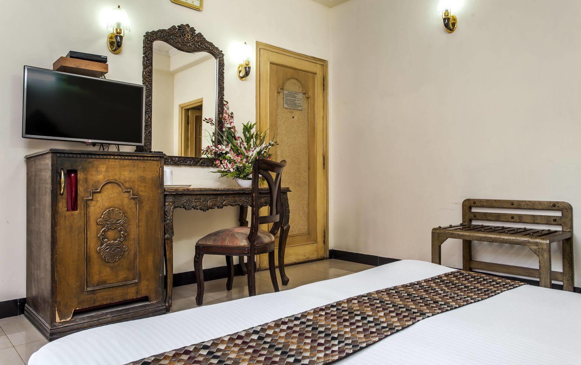 Hotel Sunstar Residency Delhi  Exterior photo