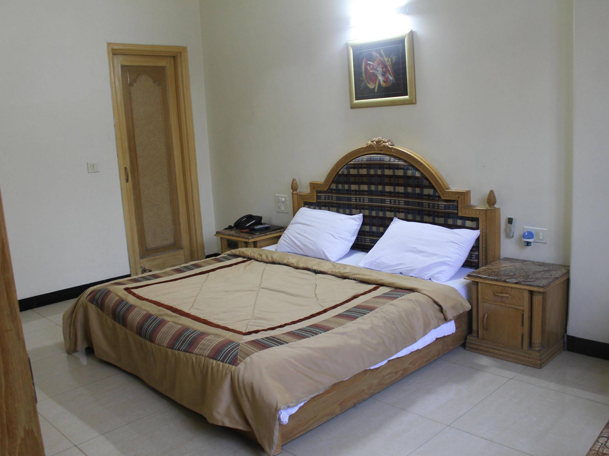 Hotel Sunstar Residency Delhi  Exterior photo