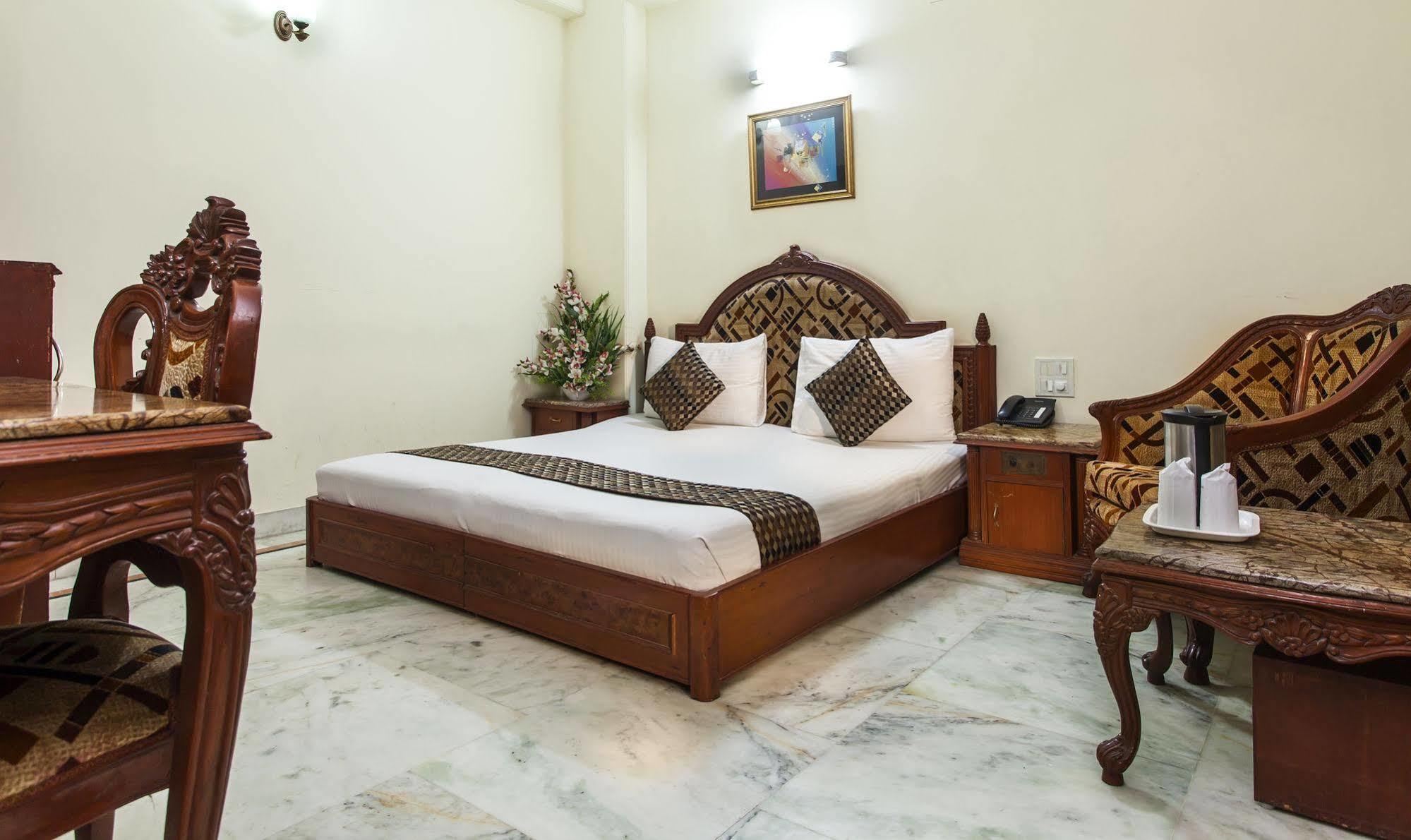 Hotel Sunstar Residency Delhi  Exterior photo
