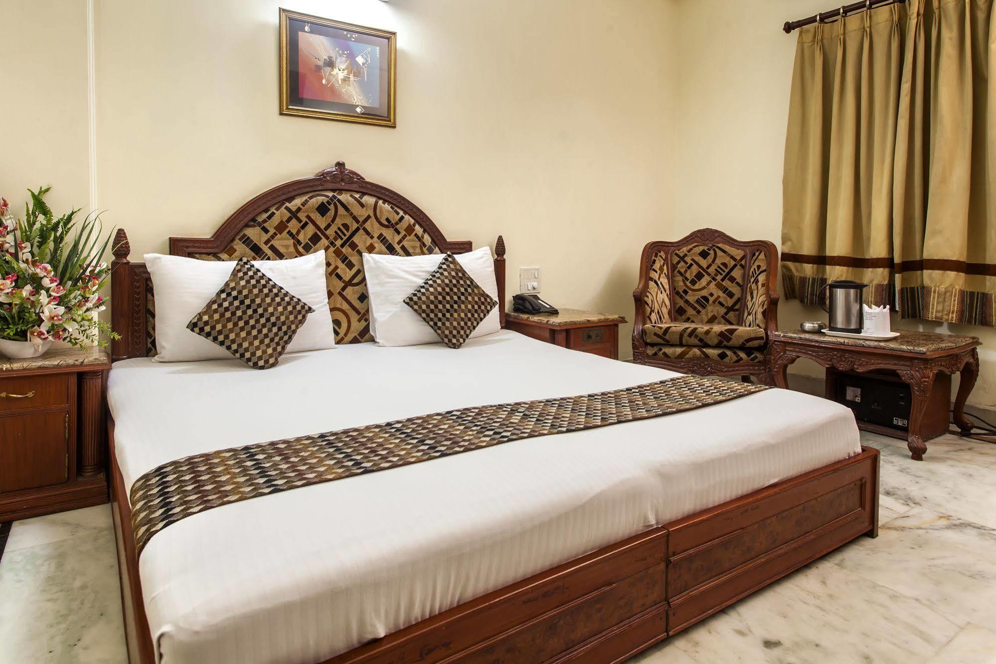 Hotel Sunstar Residency Delhi  Exterior photo