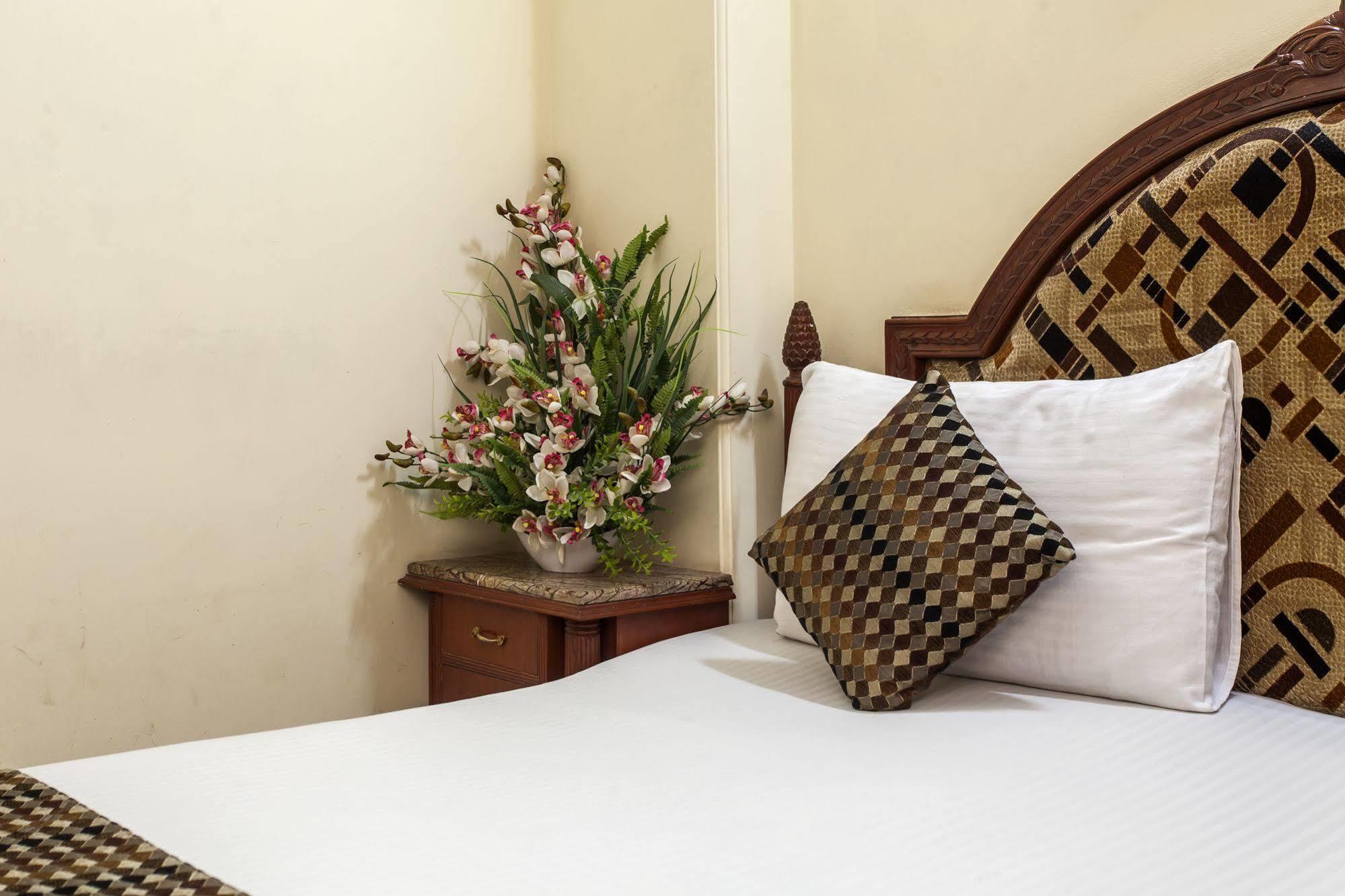 Hotel Sunstar Residency Delhi  Exterior photo