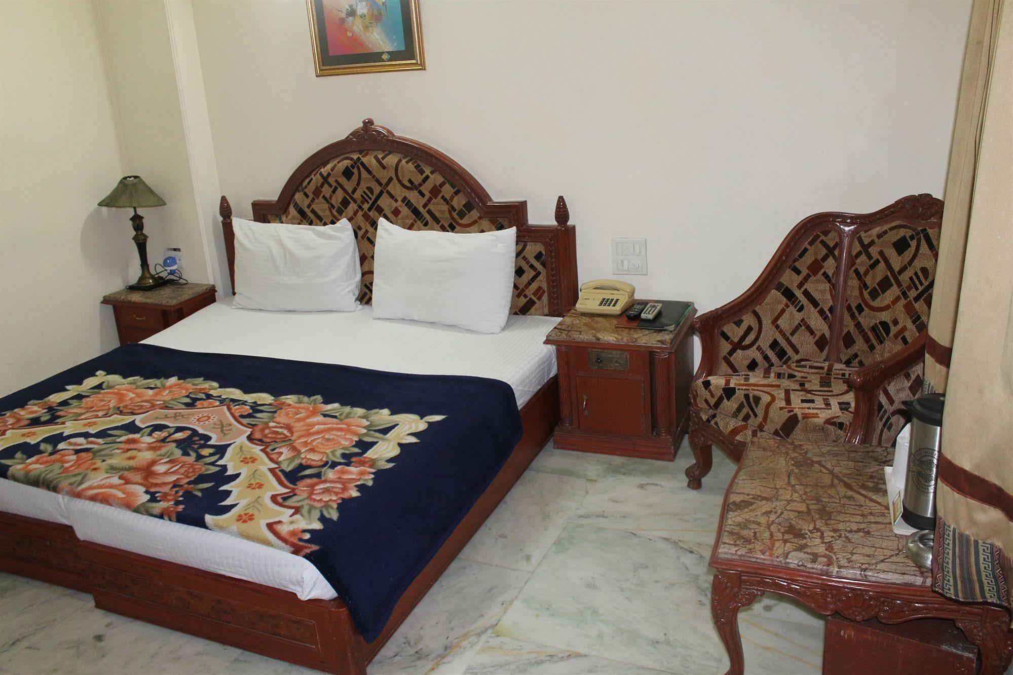 Hotel Sunstar Residency Delhi  Exterior photo