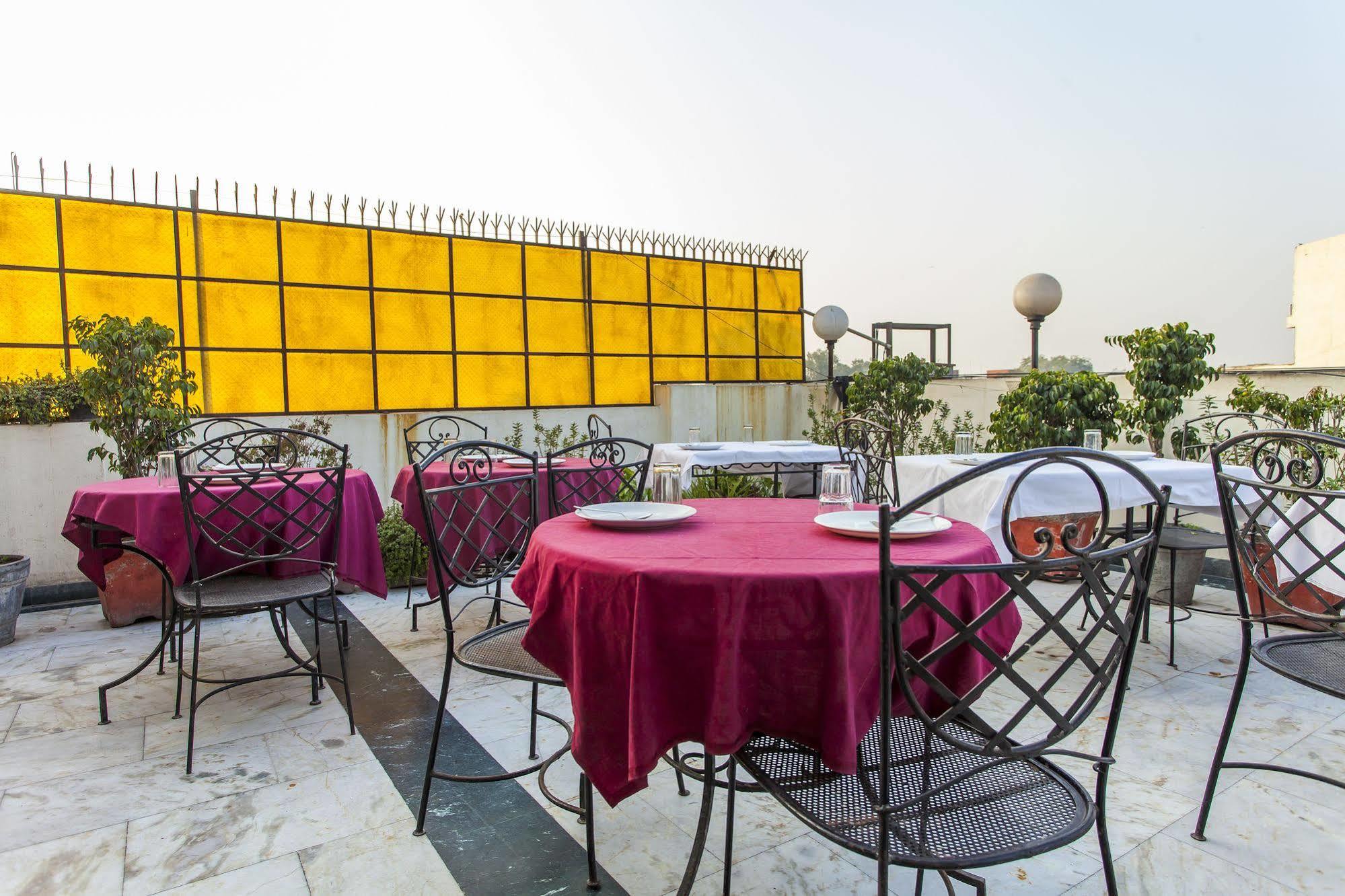 Hotel Sunstar Residency Delhi  Exterior photo